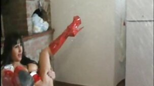 Une coquine juteuse caresse sa chatte avec sa main et s'amène à l'orgasme film entier français porno