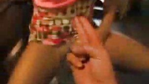 Baiser une pute aux gros seins dans la cour verte film de porno français