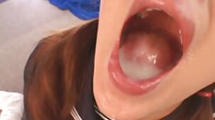Une blonde sensuelle avec des traites juteuses voir video porno francais caresse une grosse bite
