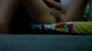 Un jeune homme plaît avec diligence aux porno francais en streaming filles avec de belles figures