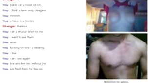 Une streaming porno francais gratuit fille aux cheveux noirs chevauchait un chatouilleur massif