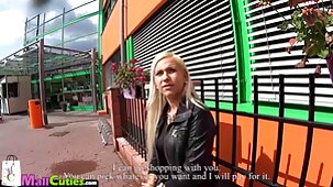Petite amie rusée s'est assise sur l'érection de l'étalon avec film adulte francais en streaming un vagin
