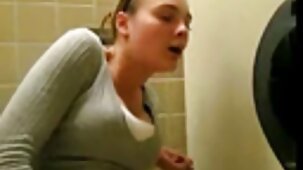 Une fille mince et appétissante plantée sur un pénis en bonne santé film porno francais et gratuit