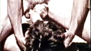 Une brune aux grosses traites chevauche cherche film porno français le marié et atteint l'orgasme