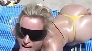 A laissé sa femme film porno gratuit francais complet à la maison et a baisé une pute dans le parc
